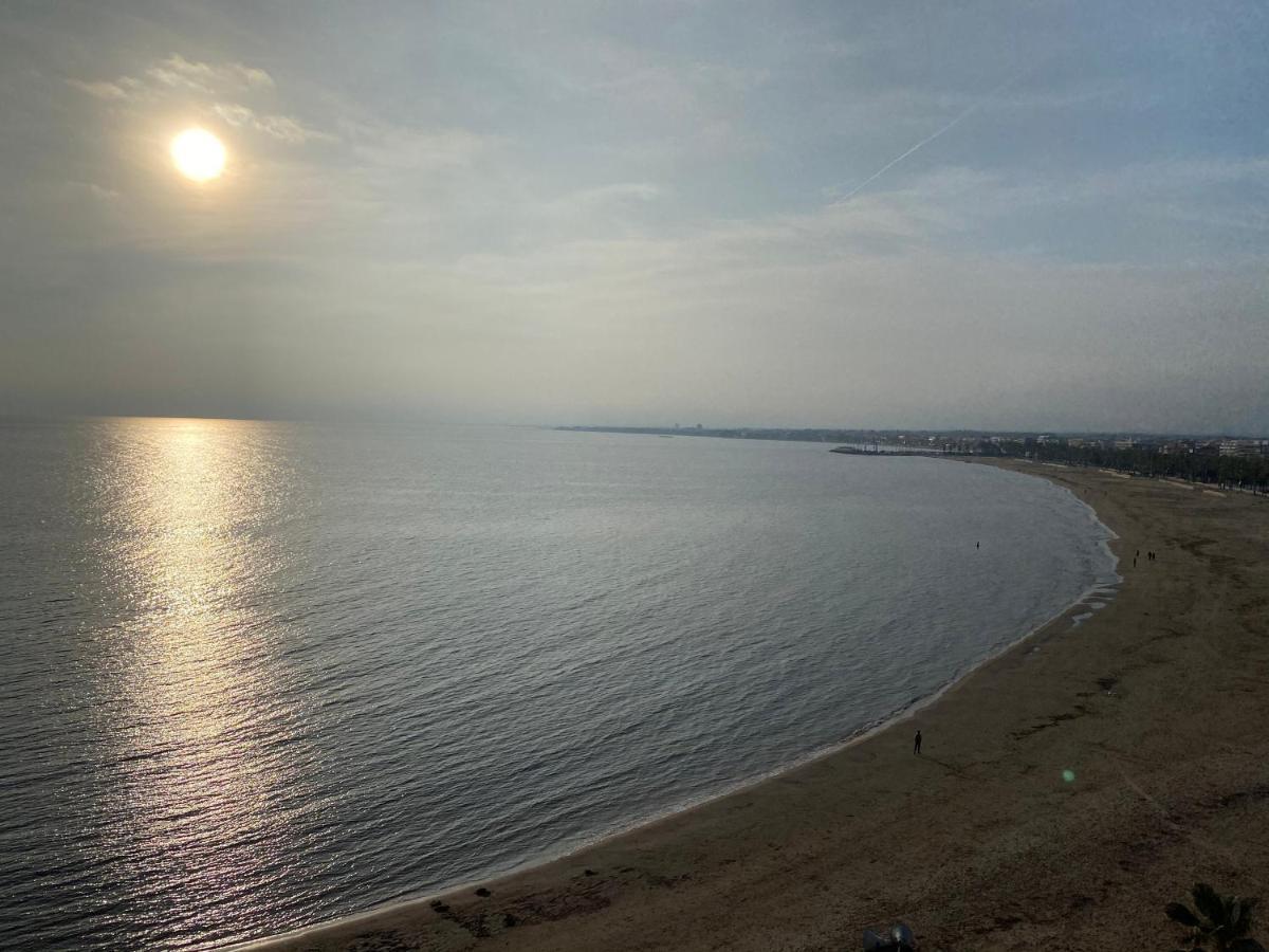 Appartement Spacieux, Front De Mer, Vue Splendide サロウ エクステリア 写真
